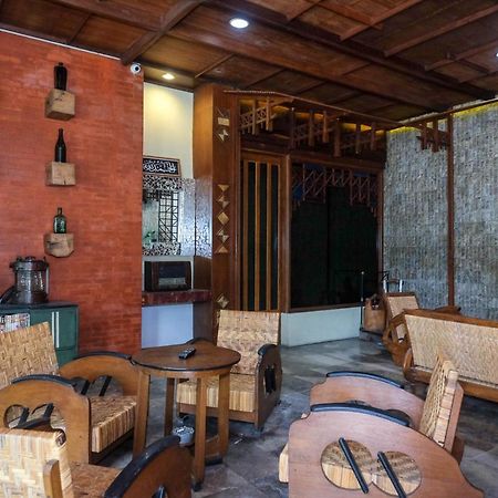 Urbanview Hotel Syariah Wisnugraha By Reddoorz Yogyakarta Exterior foto