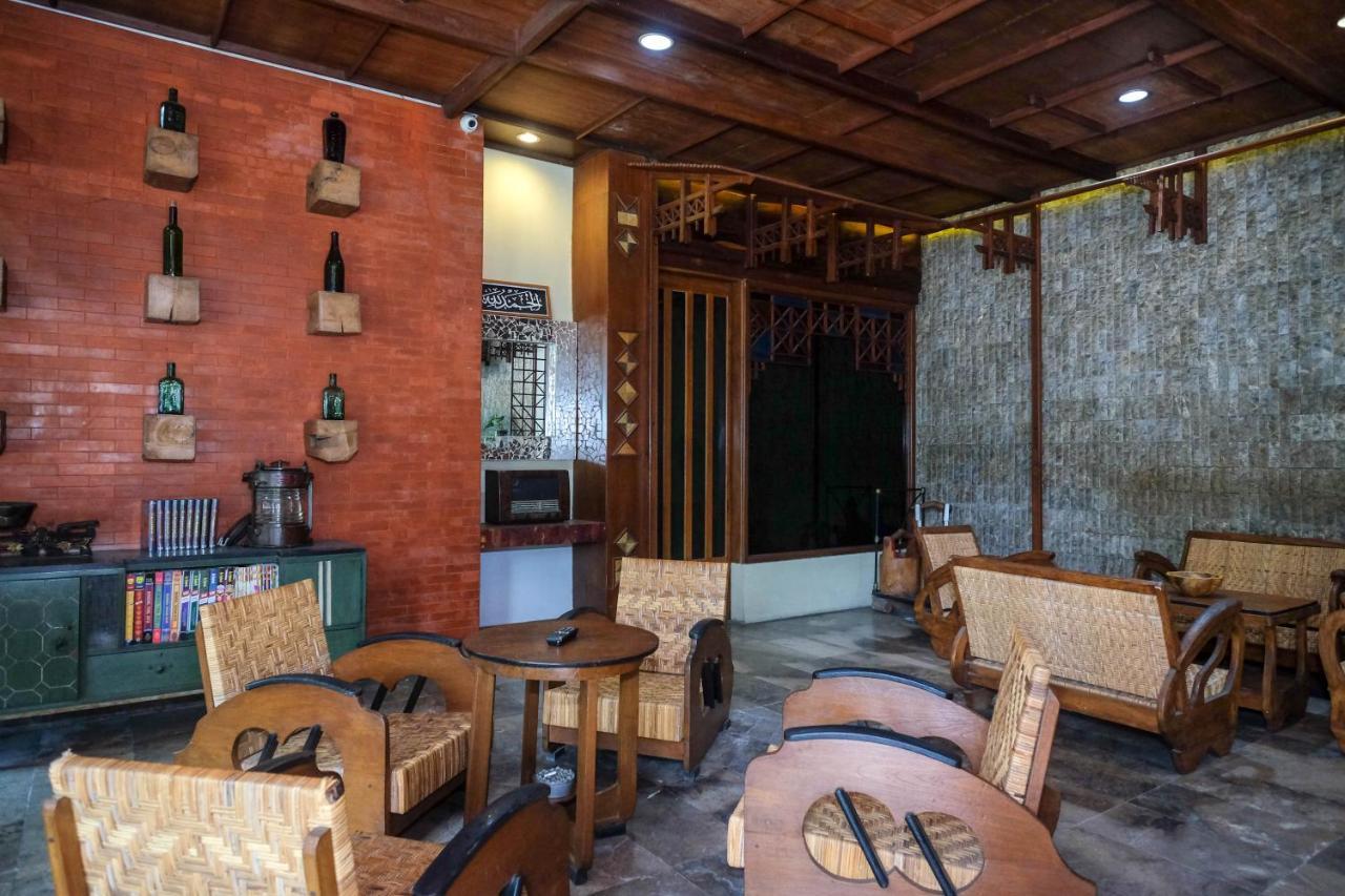 Urbanview Hotel Syariah Wisnugraha By Reddoorz Yogyakarta Exterior foto