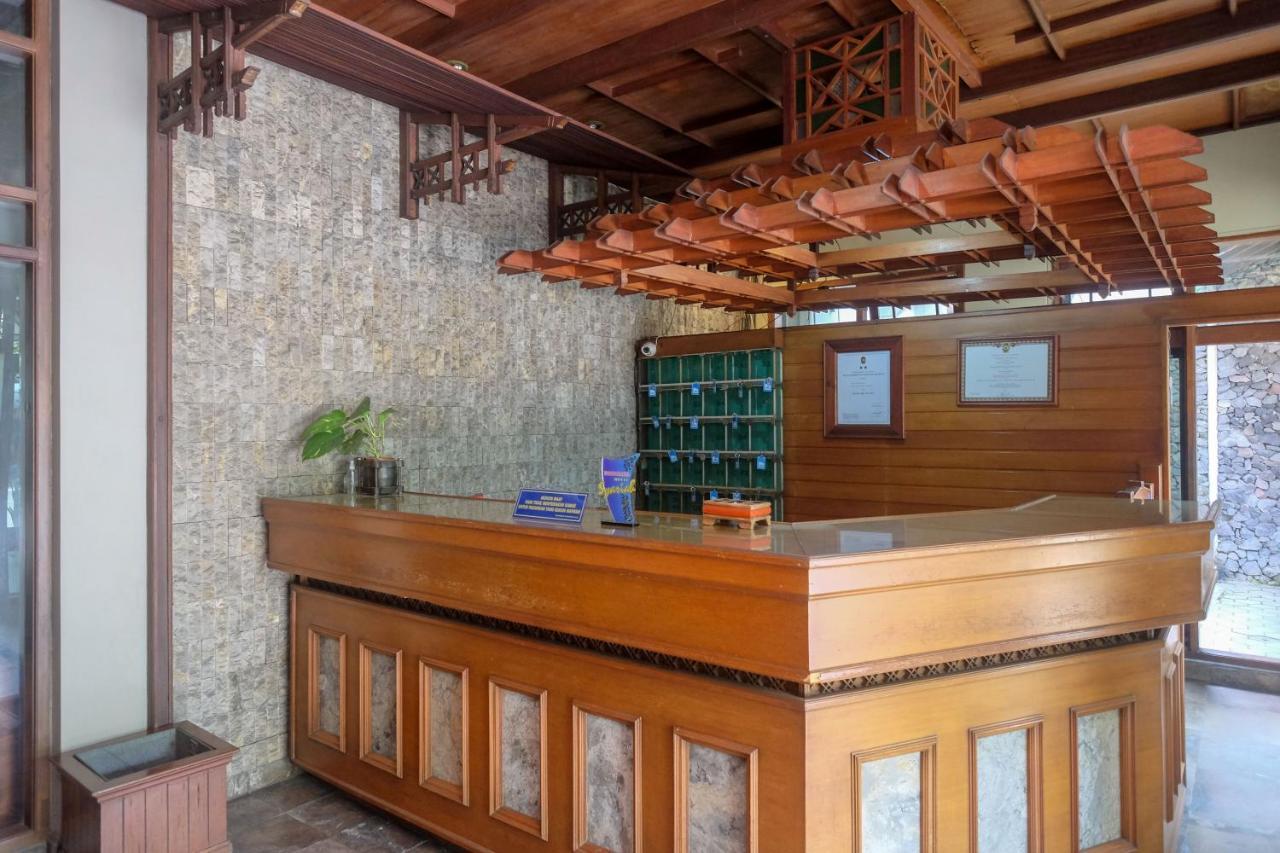 Urbanview Hotel Syariah Wisnugraha By Reddoorz Yogyakarta Exterior foto