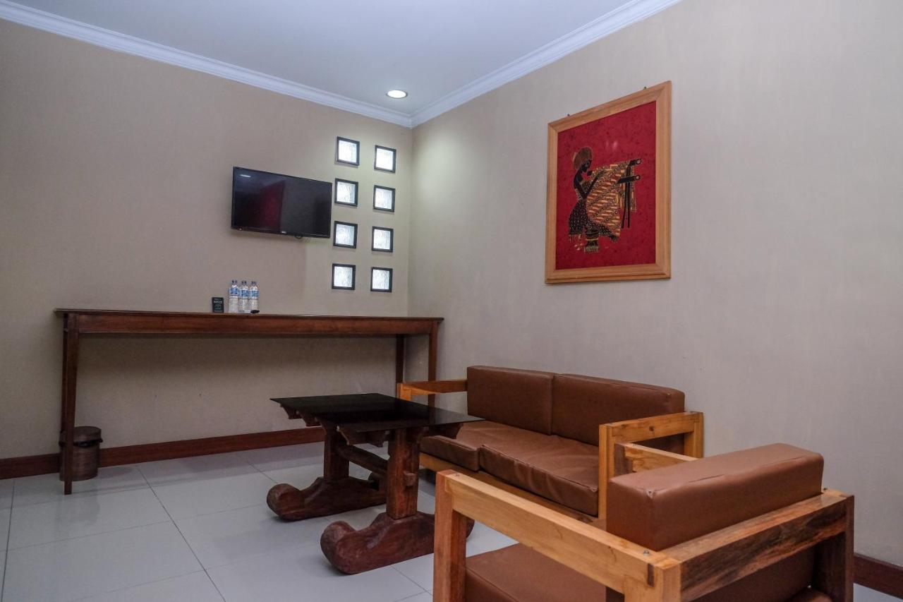 Urbanview Hotel Syariah Wisnugraha By Reddoorz Yogyakarta Exterior foto