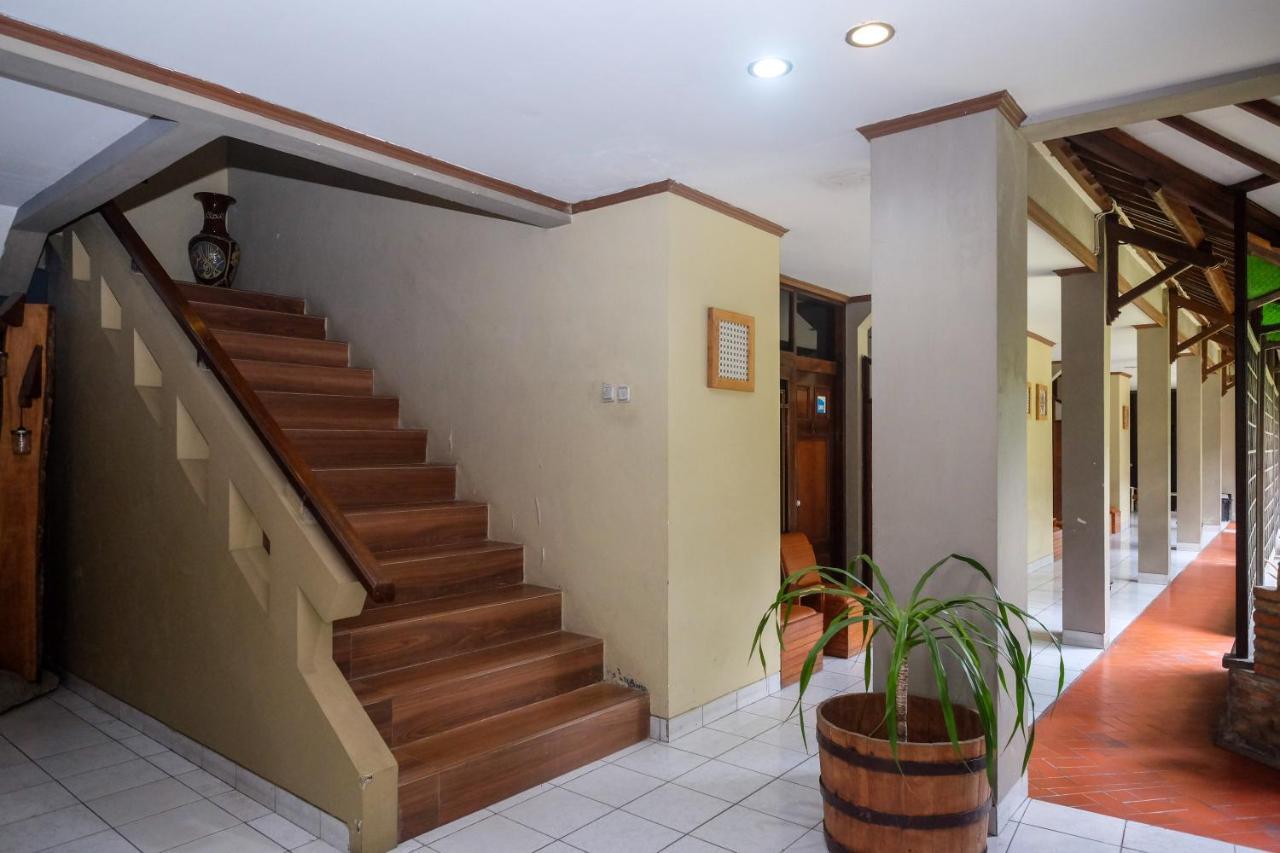 Urbanview Hotel Syariah Wisnugraha By Reddoorz Yogyakarta Exterior foto