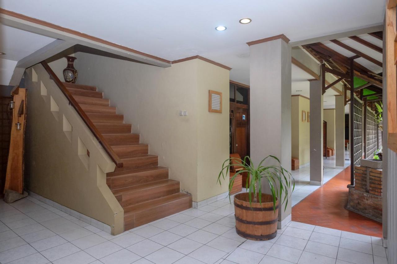 Urbanview Hotel Syariah Wisnugraha By Reddoorz Yogyakarta Exterior foto