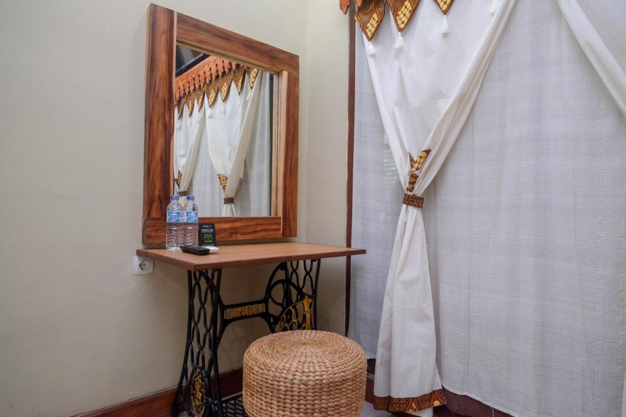 Urbanview Hotel Syariah Wisnugraha By Reddoorz Yogyakarta Exterior foto