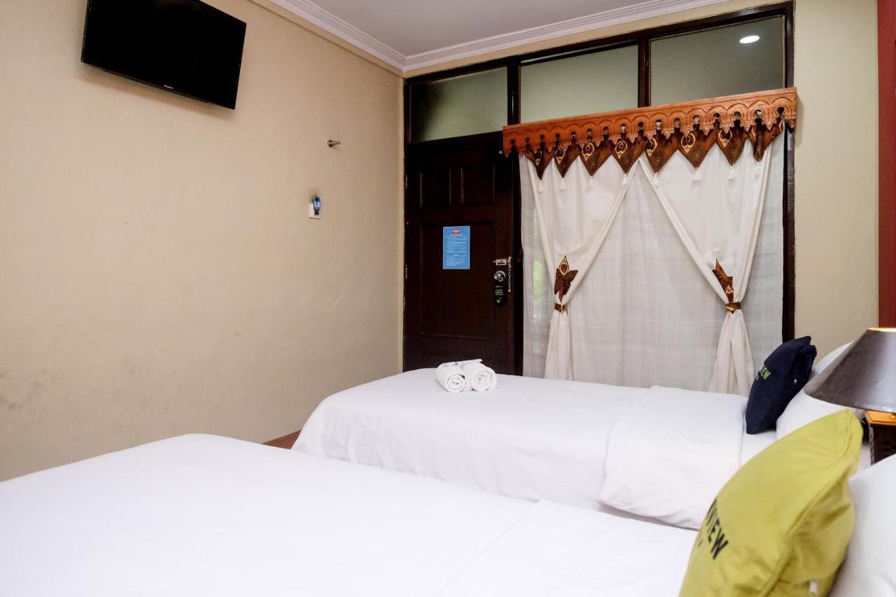 Urbanview Hotel Syariah Wisnugraha By Reddoorz Yogyakarta Exterior foto